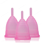 Copos flexíveis macios do período do silicone da categoria médica dos copos menstruais com saco do armazenamento